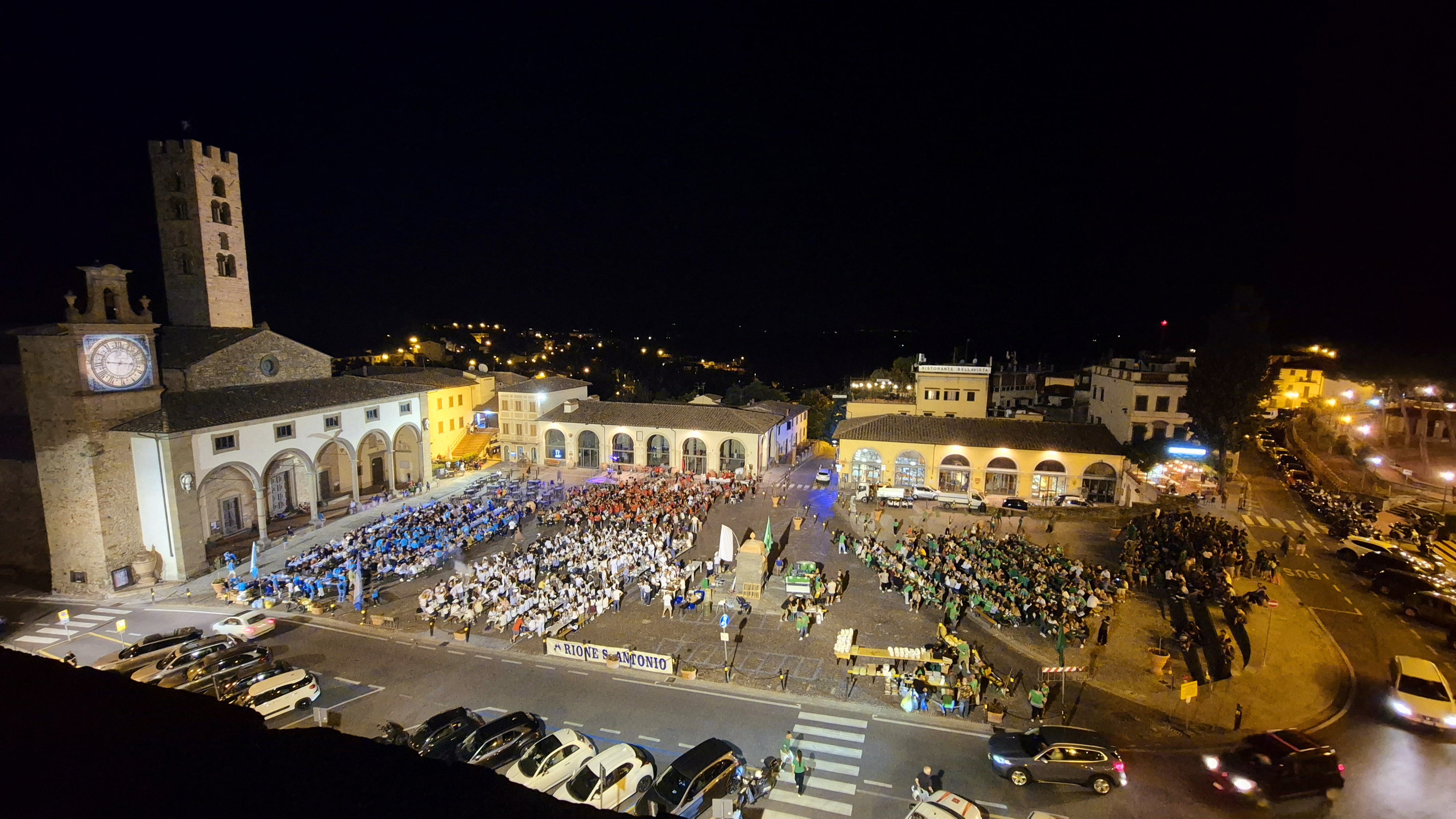 Oltre 1500 persone in Piazza Buondelmonti per la tradizionale Cena dei Rioni