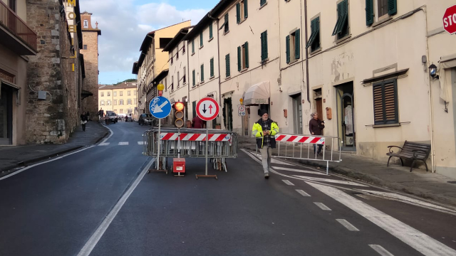 Restauro del marciapiede di via Mazzini: altro passo avanti per il centro storico