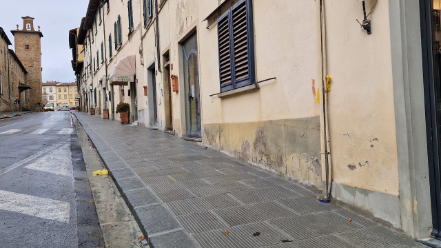 Terminati i lavori di restauro del marciapiede di via Mazzini