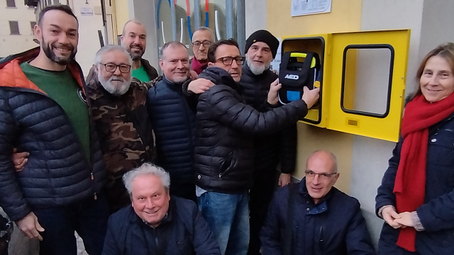 Battito sicuro: quattro nuovi defibrillatori in memoria di Lapo