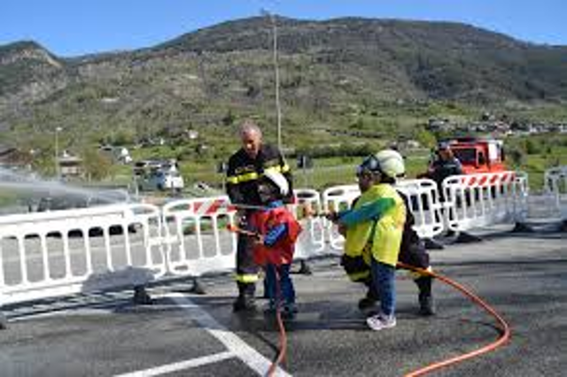 "Pompieropoli " fare il pompiere è un gioco da ragazzi  6 e 7 maggio 2023 campo sportivo del Ferrone 